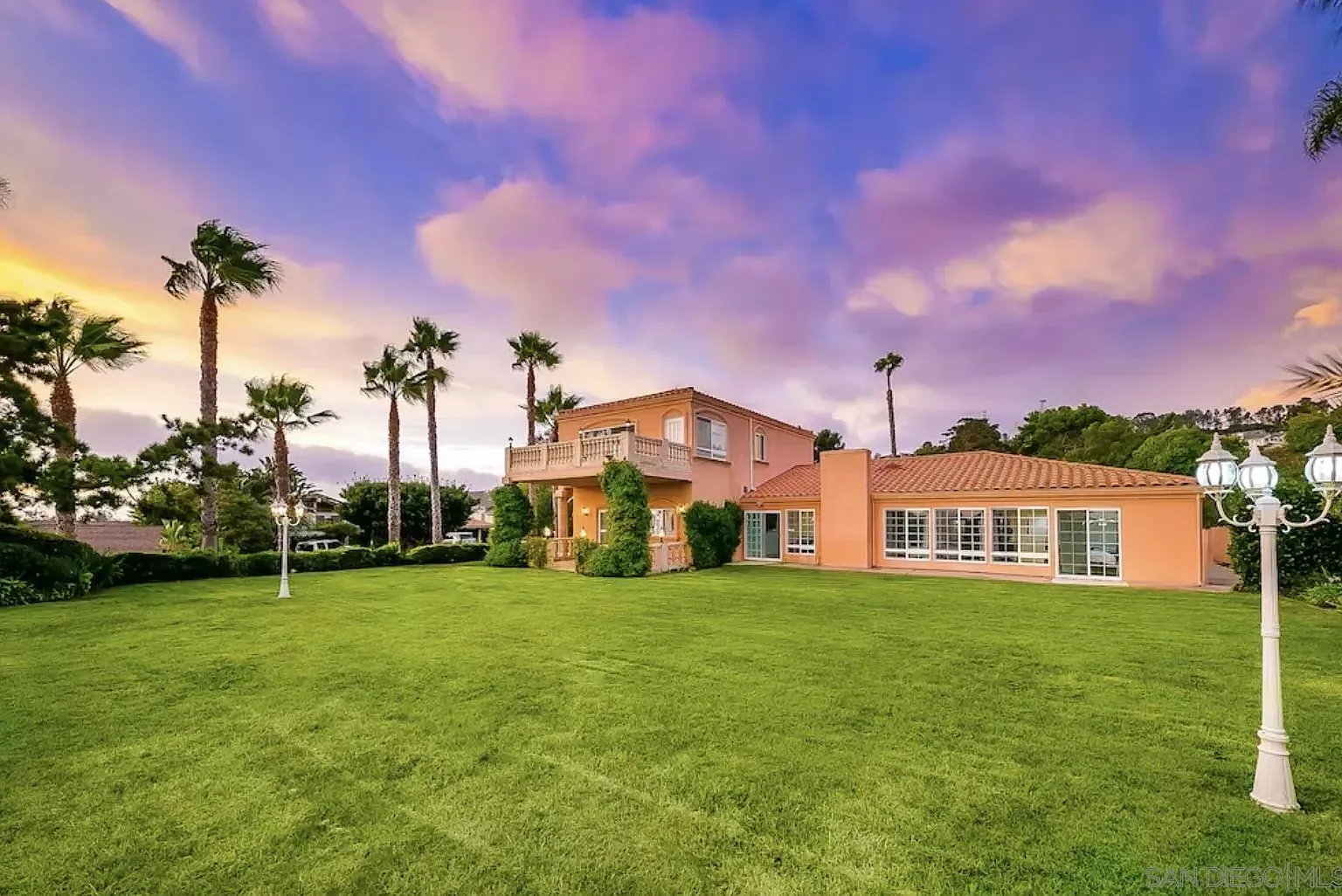 5 bed, 5.0 bath, 4700 sqft, $14,750 — Photo 1