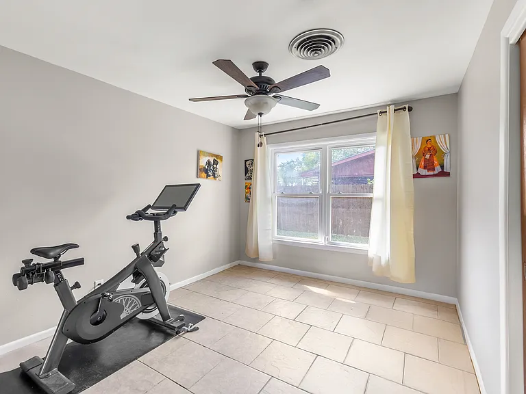806 Florida Ave — Photo 4