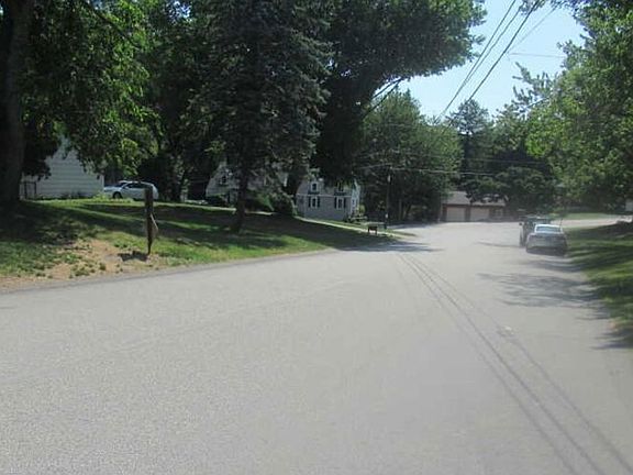 Exterior Neighborhood (street photo)