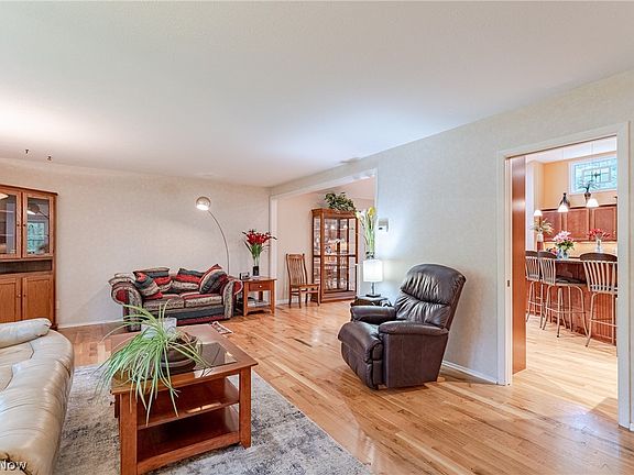 5th image of 6424 Creekside Trl