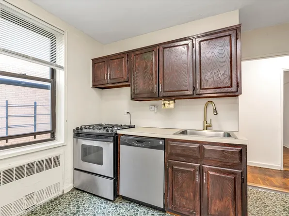 141-05 Pershing Crescent image 11 of 15