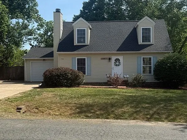 1700 Jan Dr, Fredericksburg, VA 22405