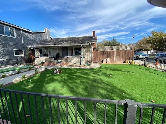 1097 West St photo 1