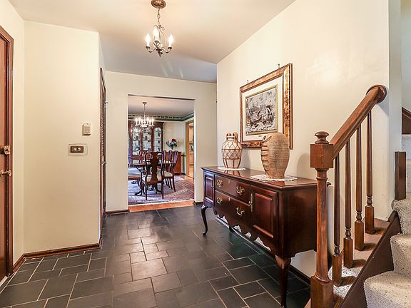 3rd image of 1025 Antique Ln