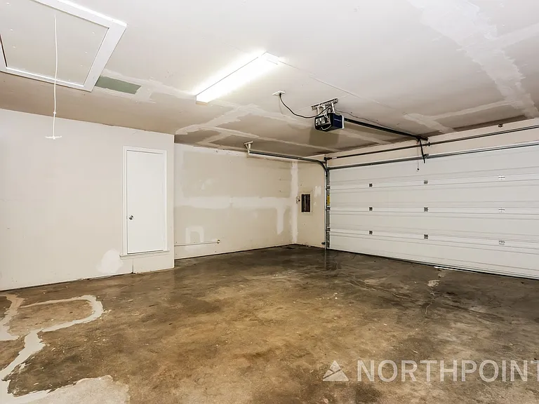 422 Ash Ln — Photo 14