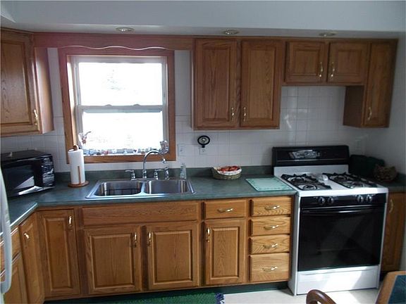 5th image of 301 McDonald Dr