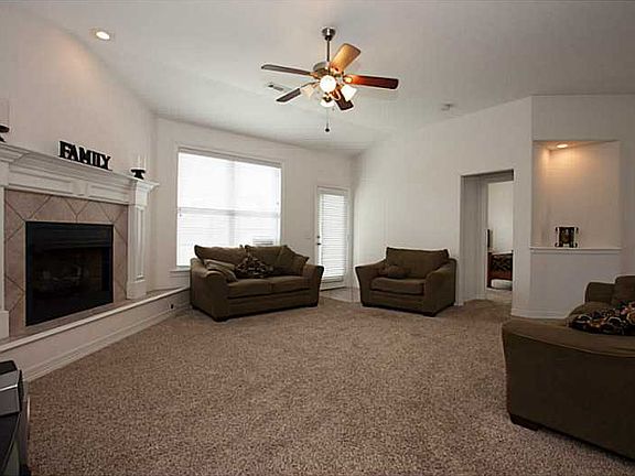 4th image of 1111 Shiraz Dr