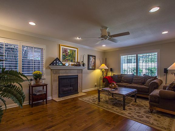 3rd image of 1146 Stonewall Cir