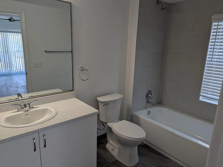 2202 N Tamarind Ave #303 — Photo 6
