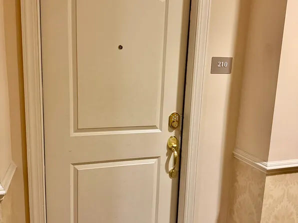 1210 Windsor Park Ct #210, Englewood, NJ 07631