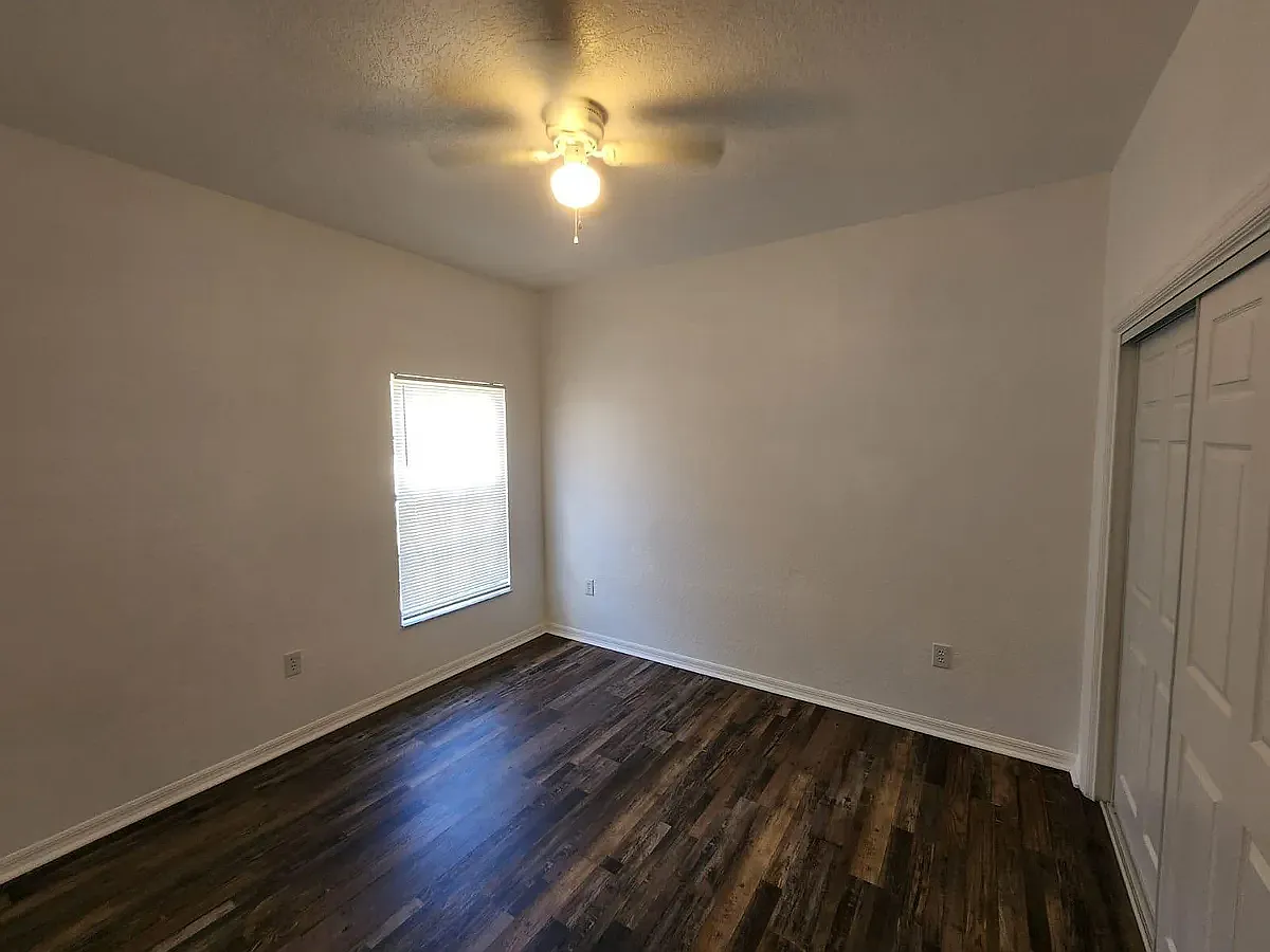 2 bed, 1100 sqft, $1,299 — Photo 4