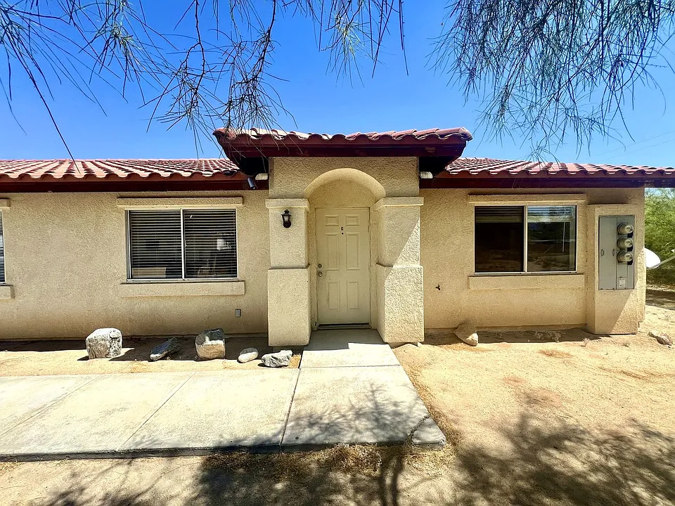6685 Ocotillo Ave