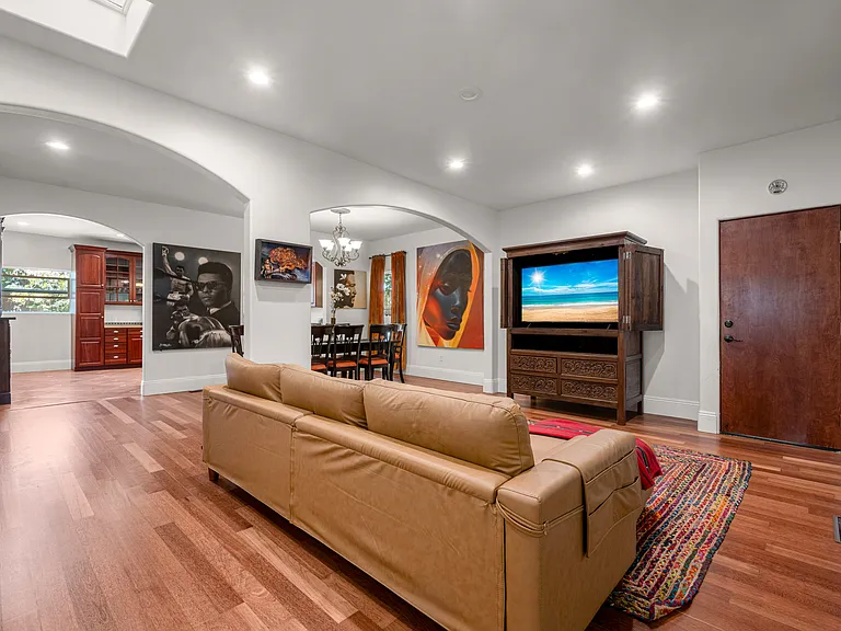 8302 S Sepulveda Blvd — Photo 77