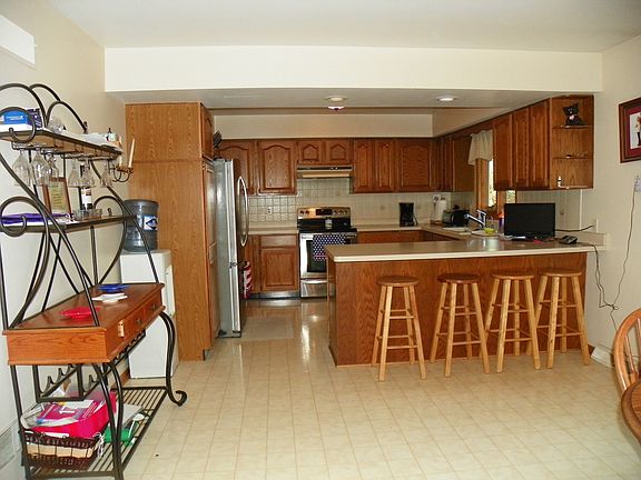 3rd image of 921 Joann Dr