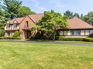 37 Whitestone Ln, Rochester, NY 14618