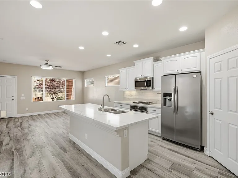 10416 Miners Gulch Ave — Photo 2