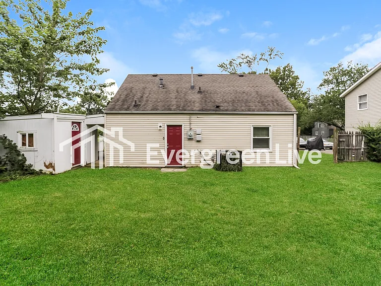 894 Antwerp Rd — Photo 15