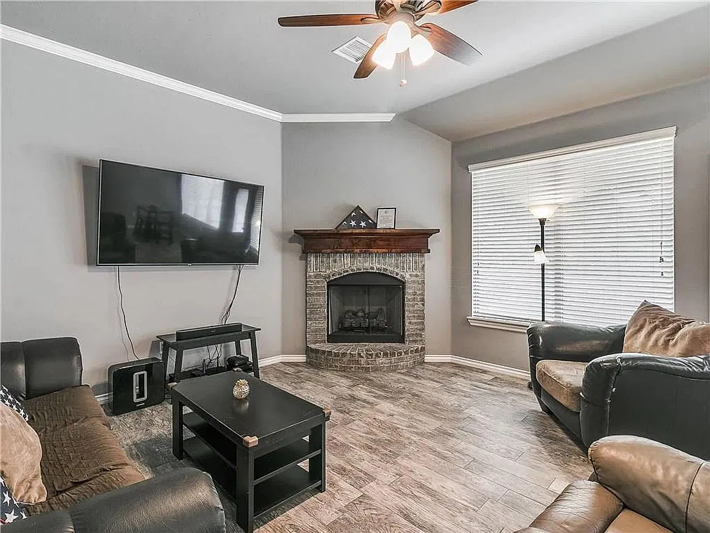 3-Bedroom Home with a Storm Shelter and Solar Panels — Photo 4