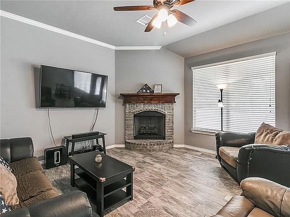 4th image of 209 Timber Ln