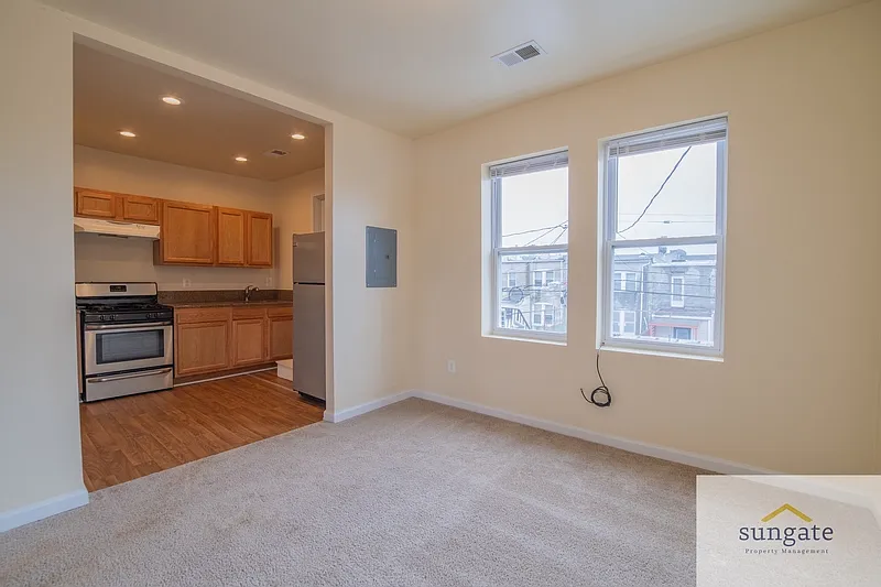 Building Photo - 2435 W Lafayette Ave #2