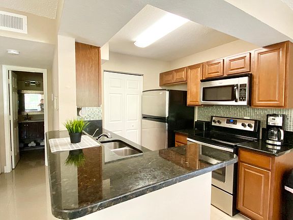 5th image of 11520 Westwood Blvd APT 512