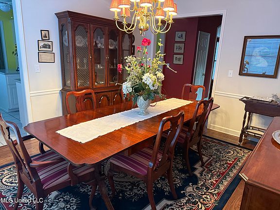 4th image of 719 Esplanade Dr