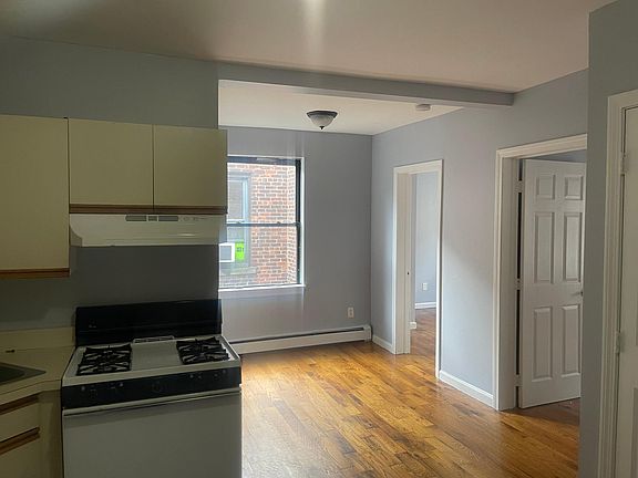3rd image of 2266 Fairfield Ave #3C