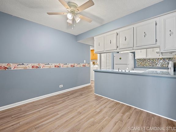 3rd image of 1605 Old Oak Pl #B-1