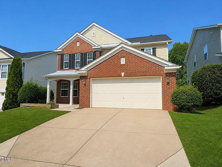 220 Milpass Dr — Photo 2