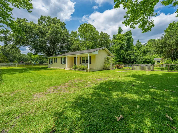 7372 Commodore Rd, Yonges Island, SC 29449