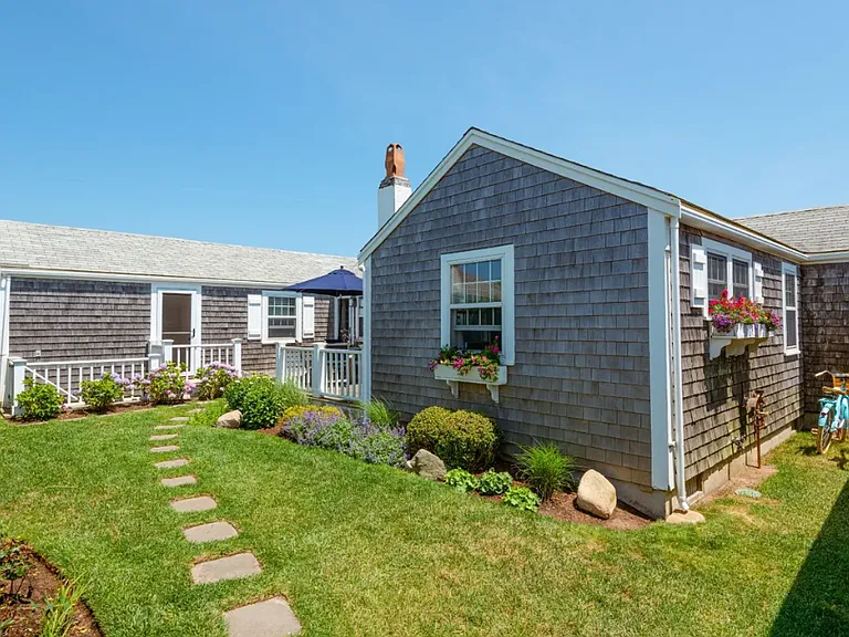 93 Baxter Rd — Photo 2