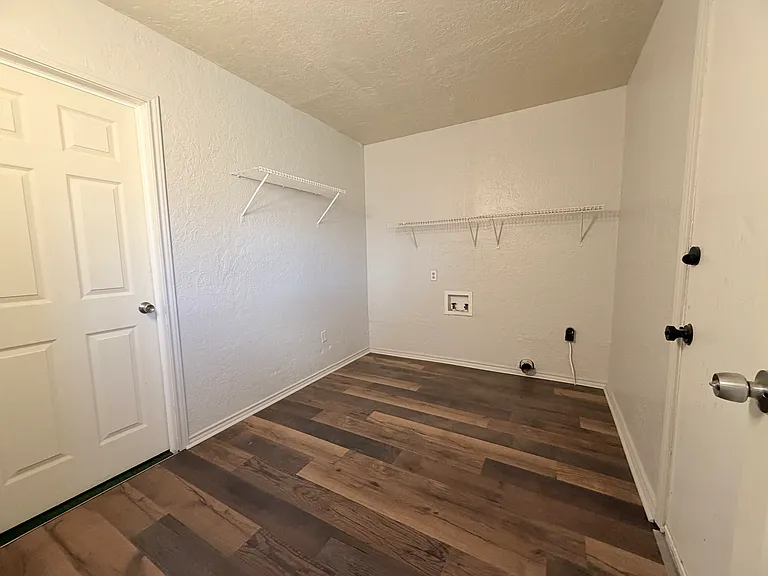 5319 NW Oak Ave — Photo 8