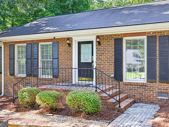 3rd image of 3705 Arrowhead Pl