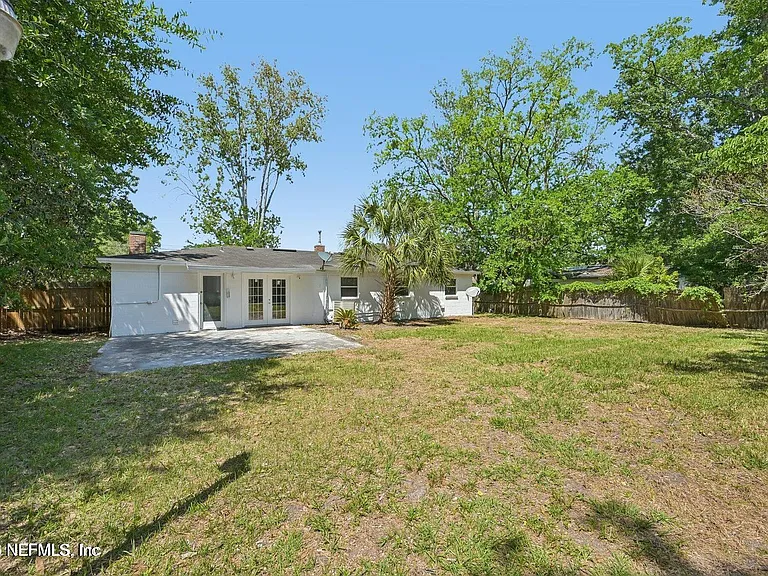 8032 Lourdes Dr S — Photo 17