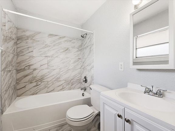 4th image of 810 Sycamore St APT 12