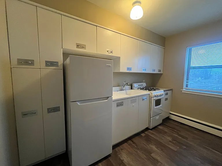 1573 Hartford Ave — Photo 22