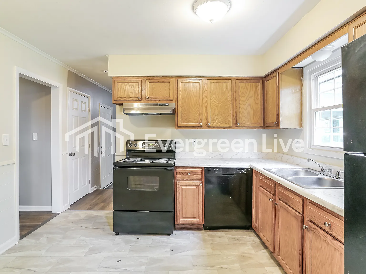 4 bed, 1.5 bath, 1884 sqft, $1,895 — Photo 4