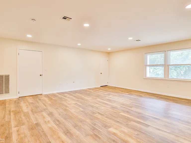 2066 Chester Rd #4 — Photo 6