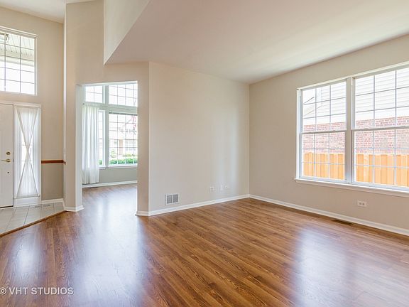 3rd image of 769 Meadow Dr