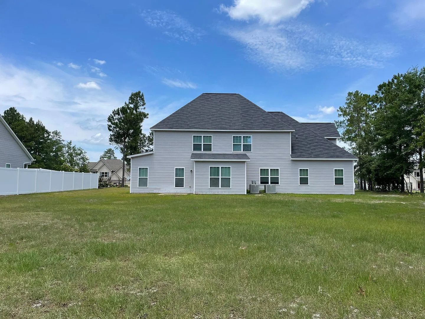 Large 6 Bedroom 5 Bath Home in Carolina Lakes! — Photo 2