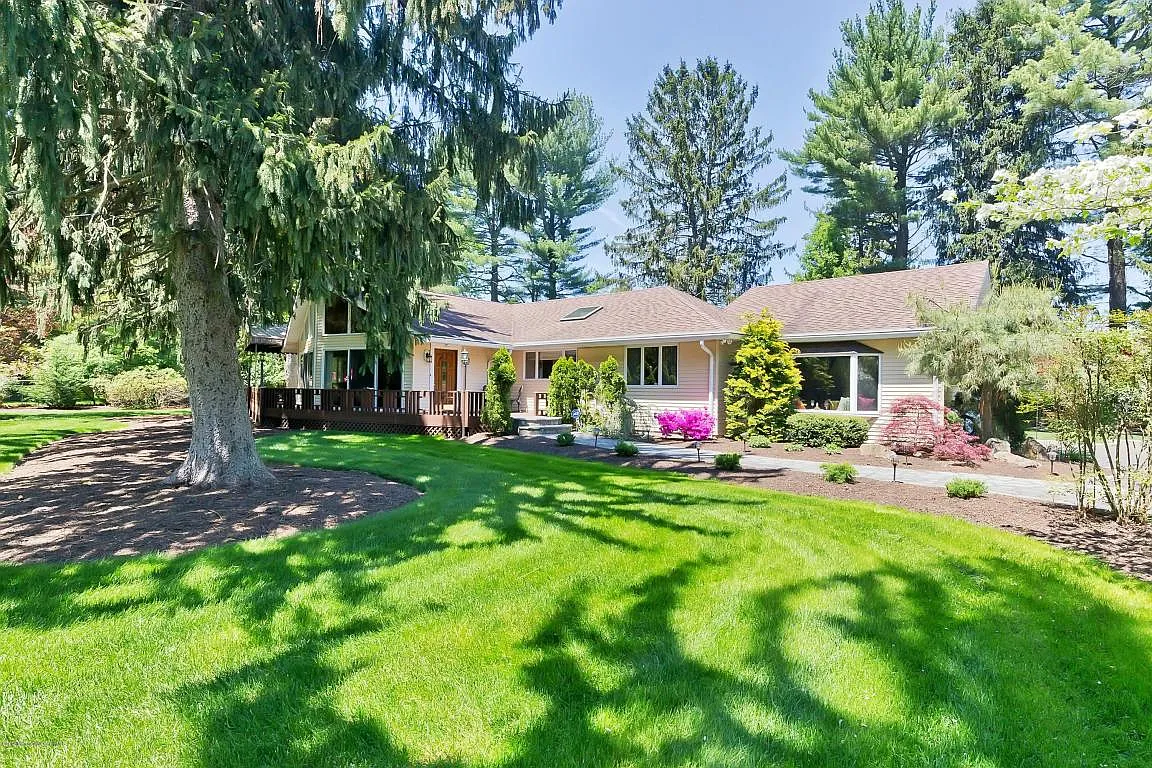 65 Alexander Dr photo 1