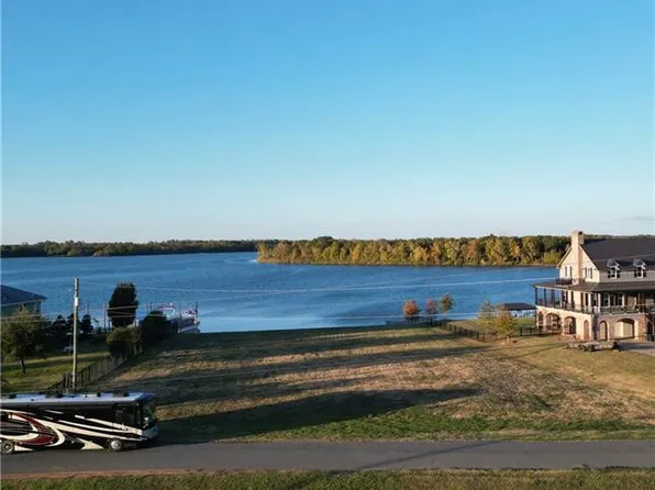 23 & 23A Red Bow Dr, Natchitoches, LA 71457
