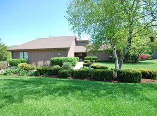 5N859 Castle Dr, St Charles, IL 60175
