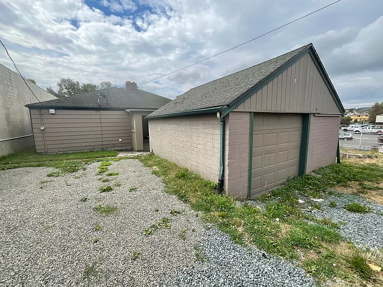 2084 Main St — Photo 17