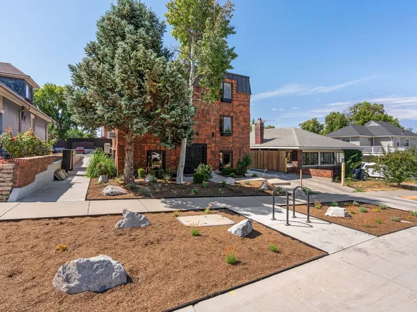 Live In The Highly Desired 9th And 9th Area