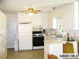 3rd image of 1404 Abbey Place Dr