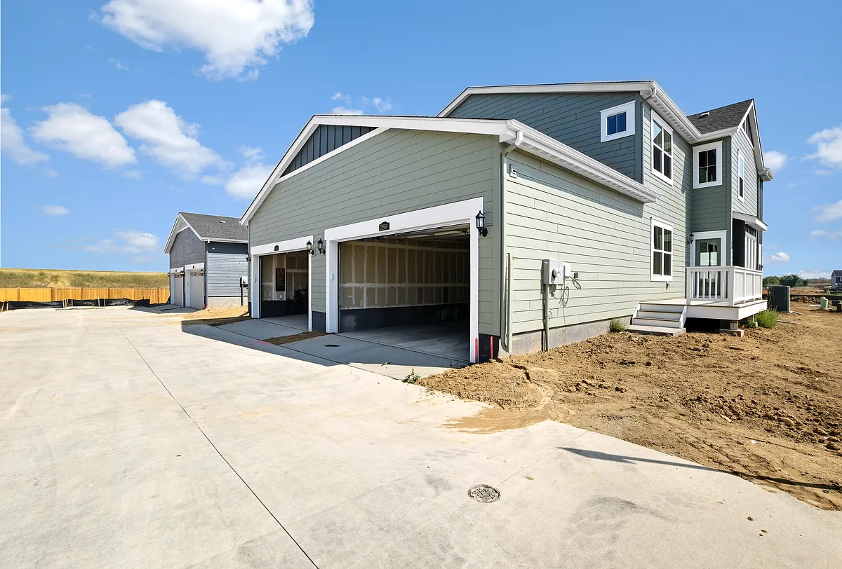 Building Photo - 2869 E 153rd Ave