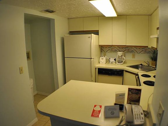 4th image of 8600 Ridgewood Ave #3201