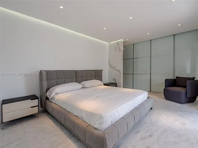 6423 Collins Ave — Photo 8