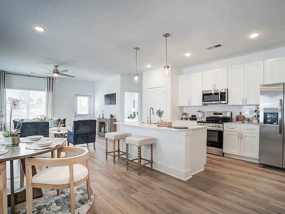 River Rock at Dallas - Cascade Living